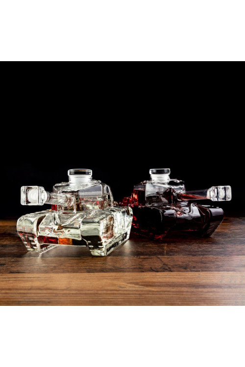 Szklana karafka Czołg